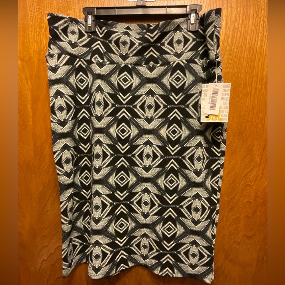 LuLaRoe - Cassie - 3XL - Black, gray & white - NWT
